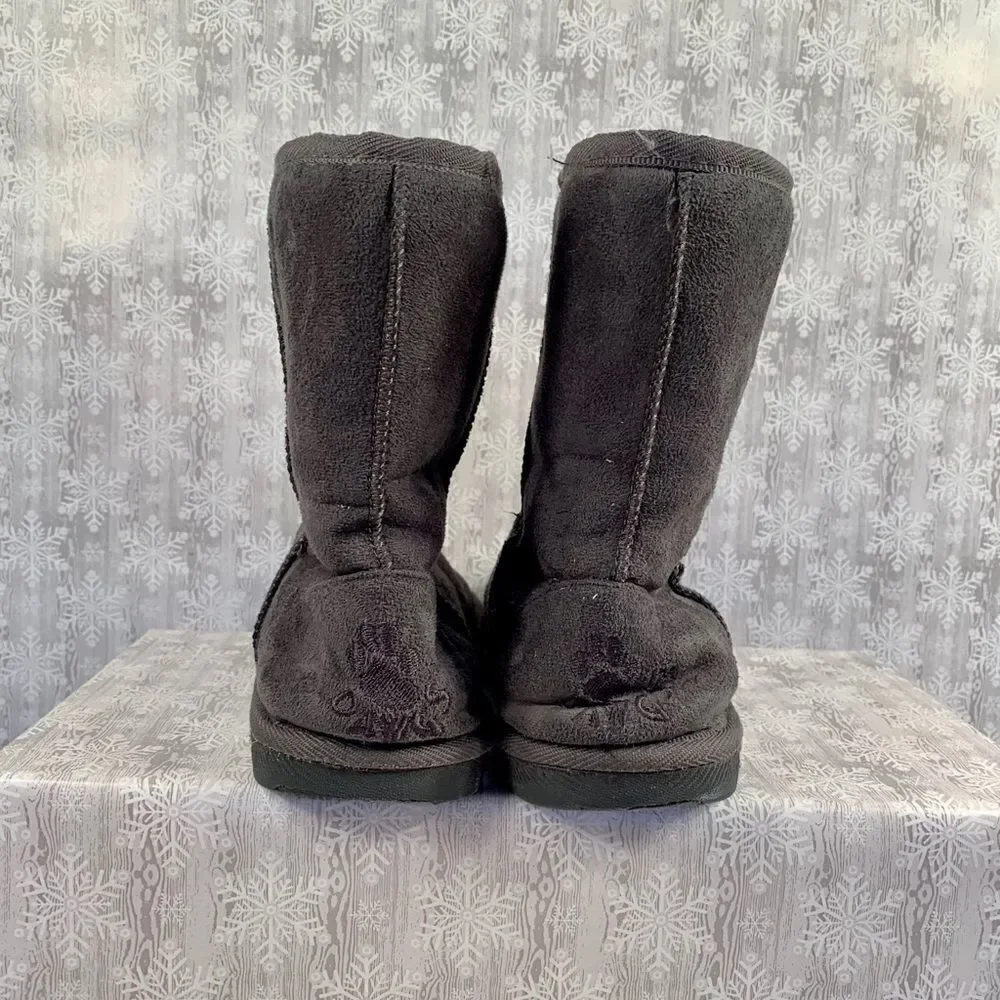 GRAY SUEDE DAWGS SIZE 9 LINED WITH WHITE FAUX FUR
